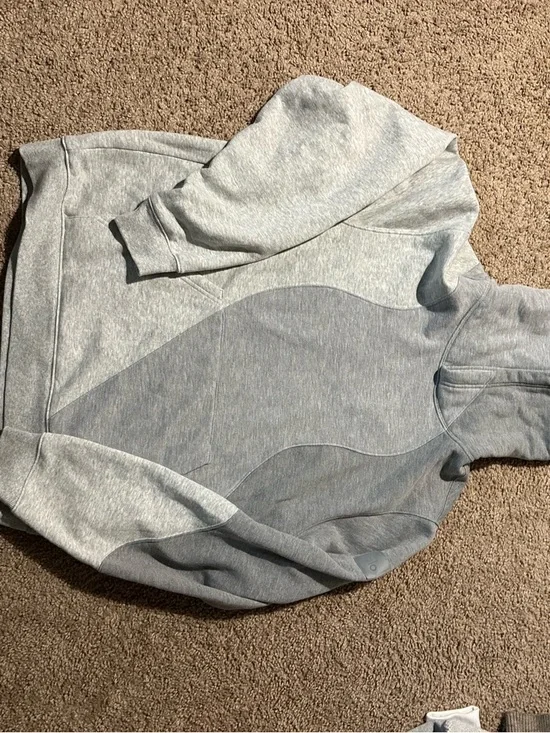 ALO Yoga Gray Wave Panel Hoodie - Light & Heather Gray - Picture 1 of 2
